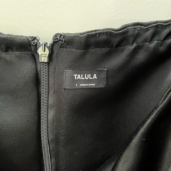 NWT Aritzia Tops Talula Satin Cold Shoulder Top Size L - Picture 5 of 8